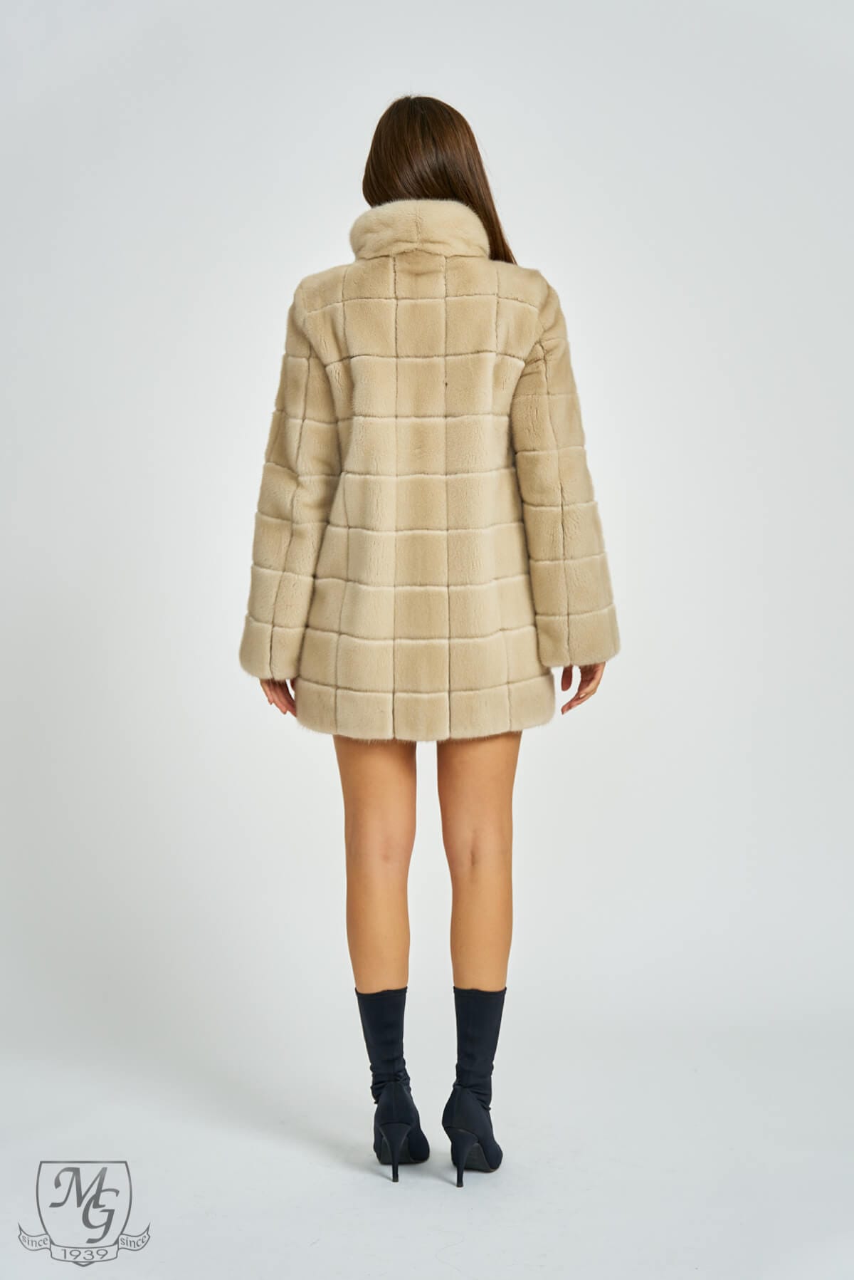 Pearl mink coat, model 5741 - Image 3