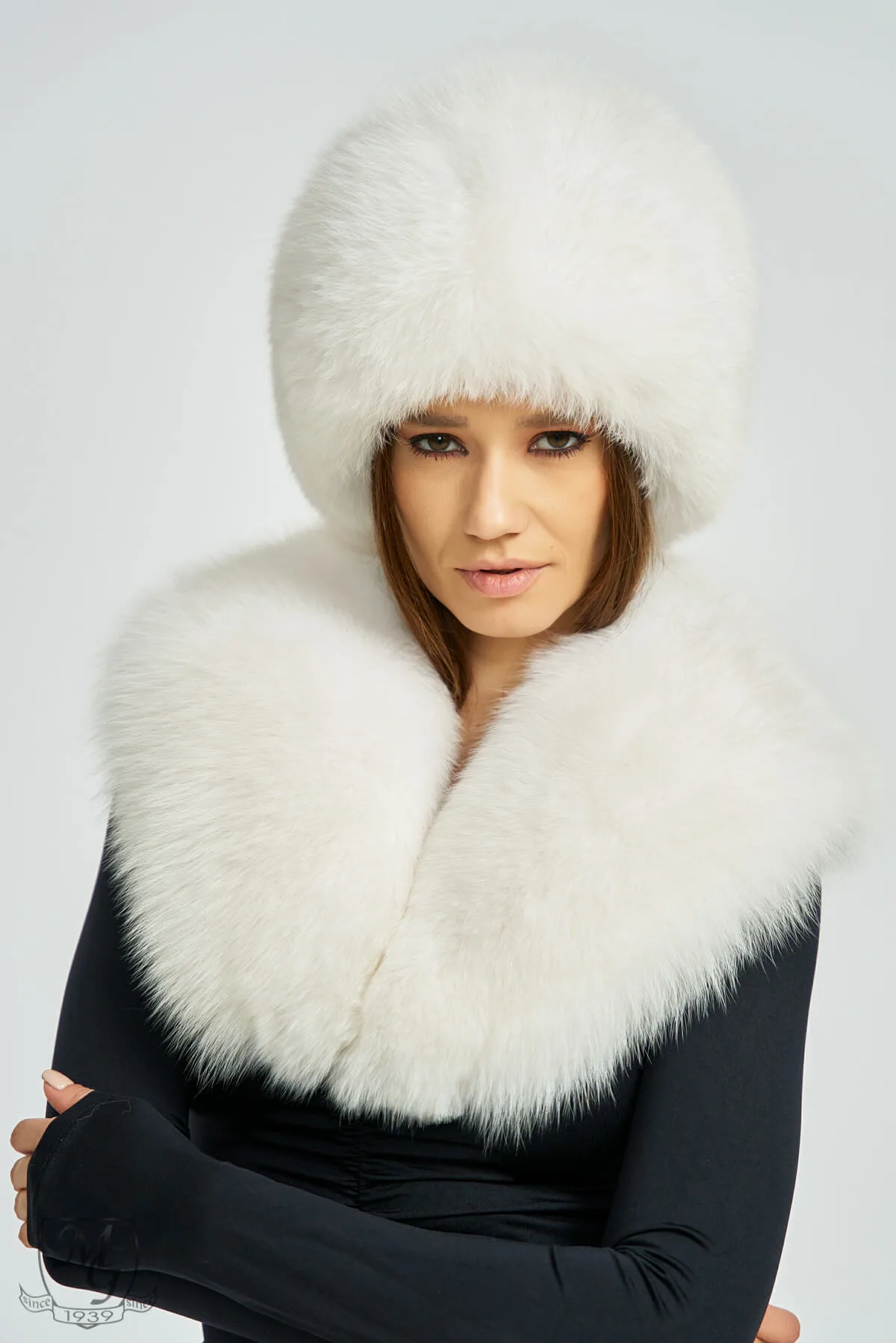 小物 mia hat&accssory fur hood Natural fur accessories: hats, collars, trims, crossbody bags.