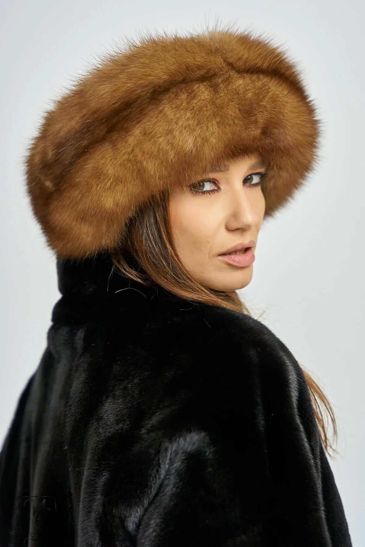 Natural fur accessories: hats, collars, trims, crossbody bags.
