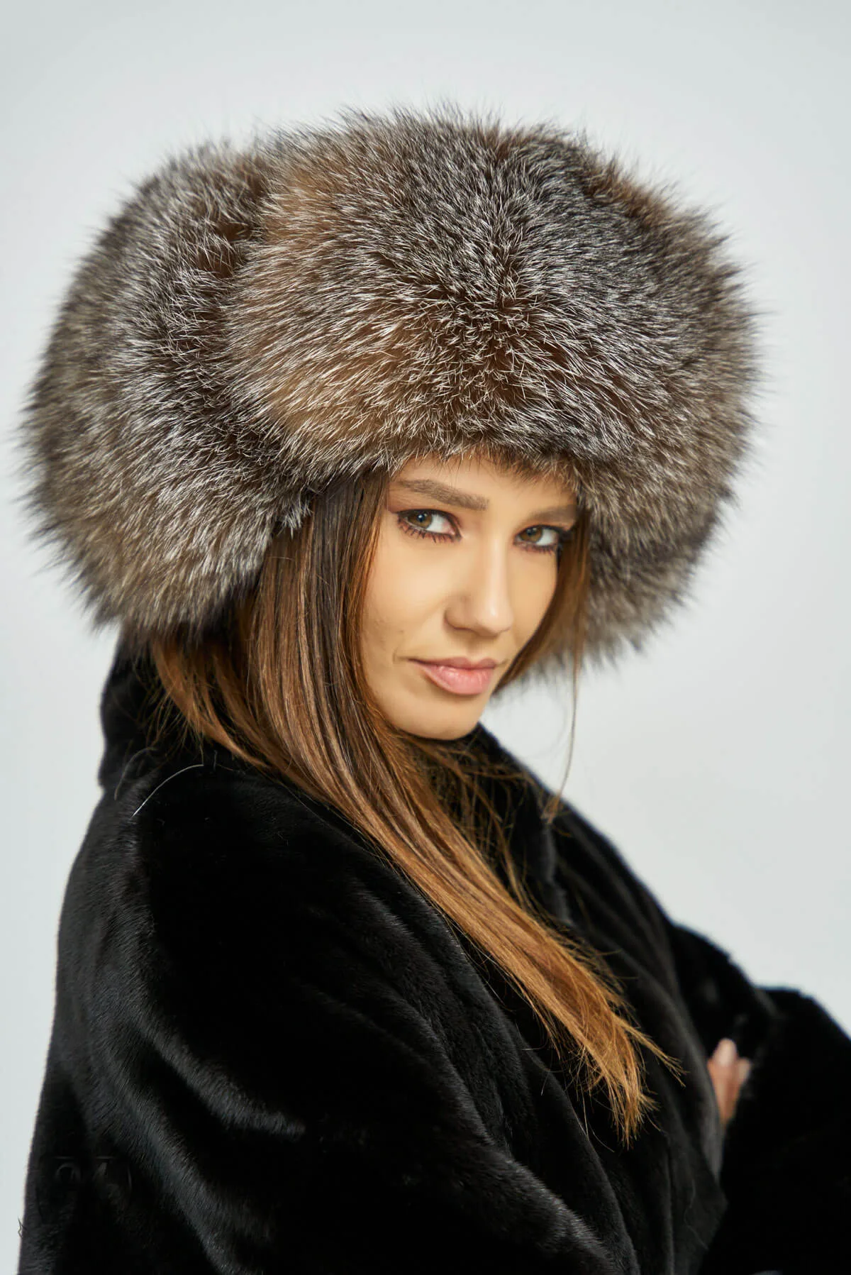 Natural fur accessories: hats, collars, trims, crossbody bags.