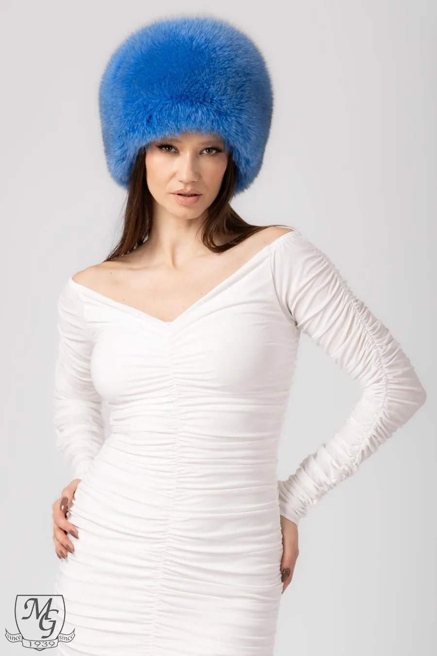 Natural fur accessories: hats, collars, trims, crossbody bags.