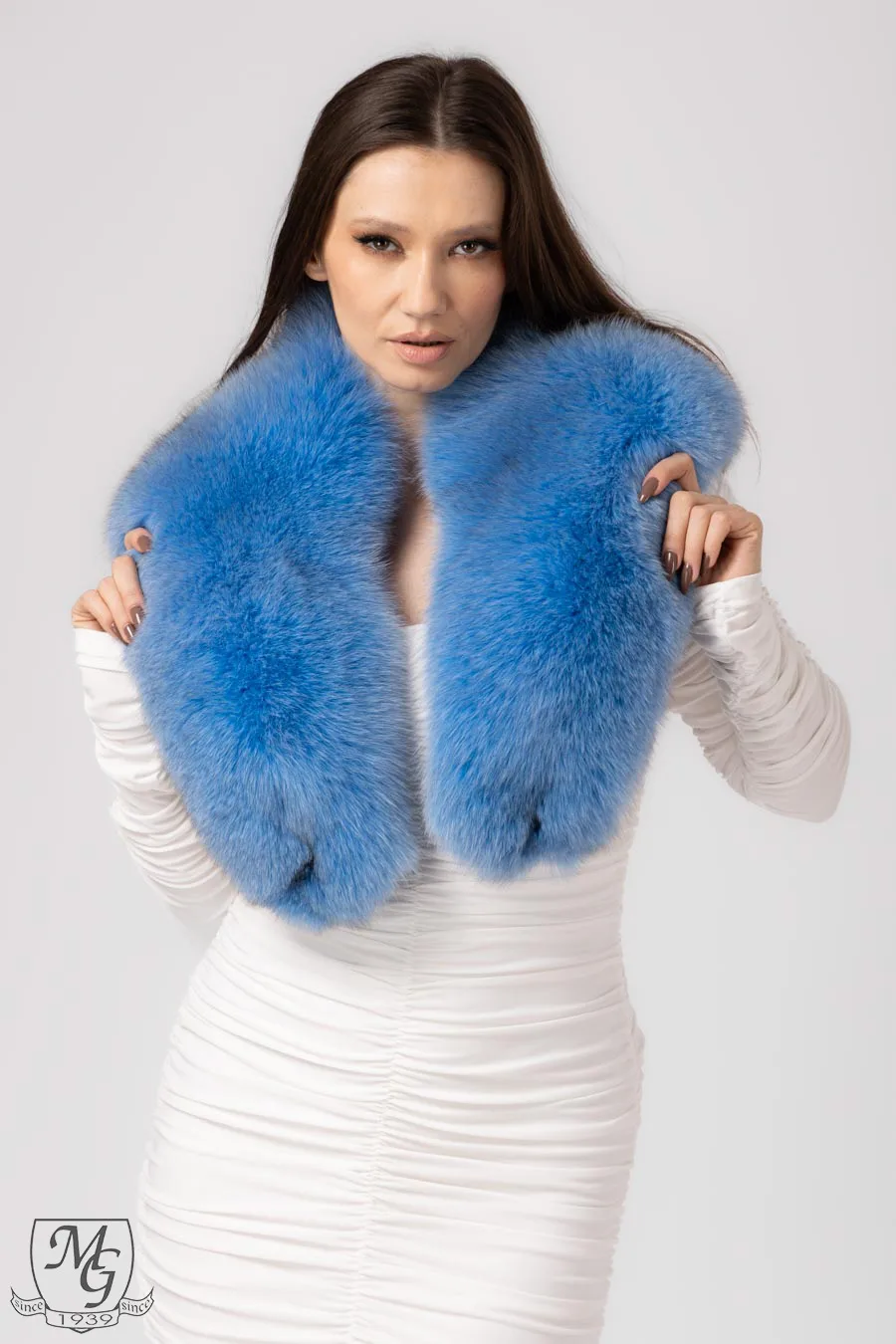 Natural fur accessories: hats, collars, trims, crossbody bags.