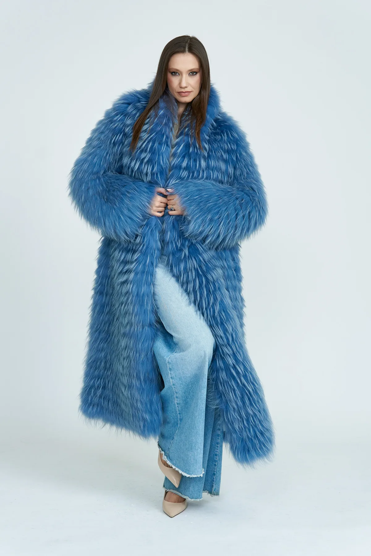 Natural fox fur: coats, vests, capes. Casa de Blanuri MG.