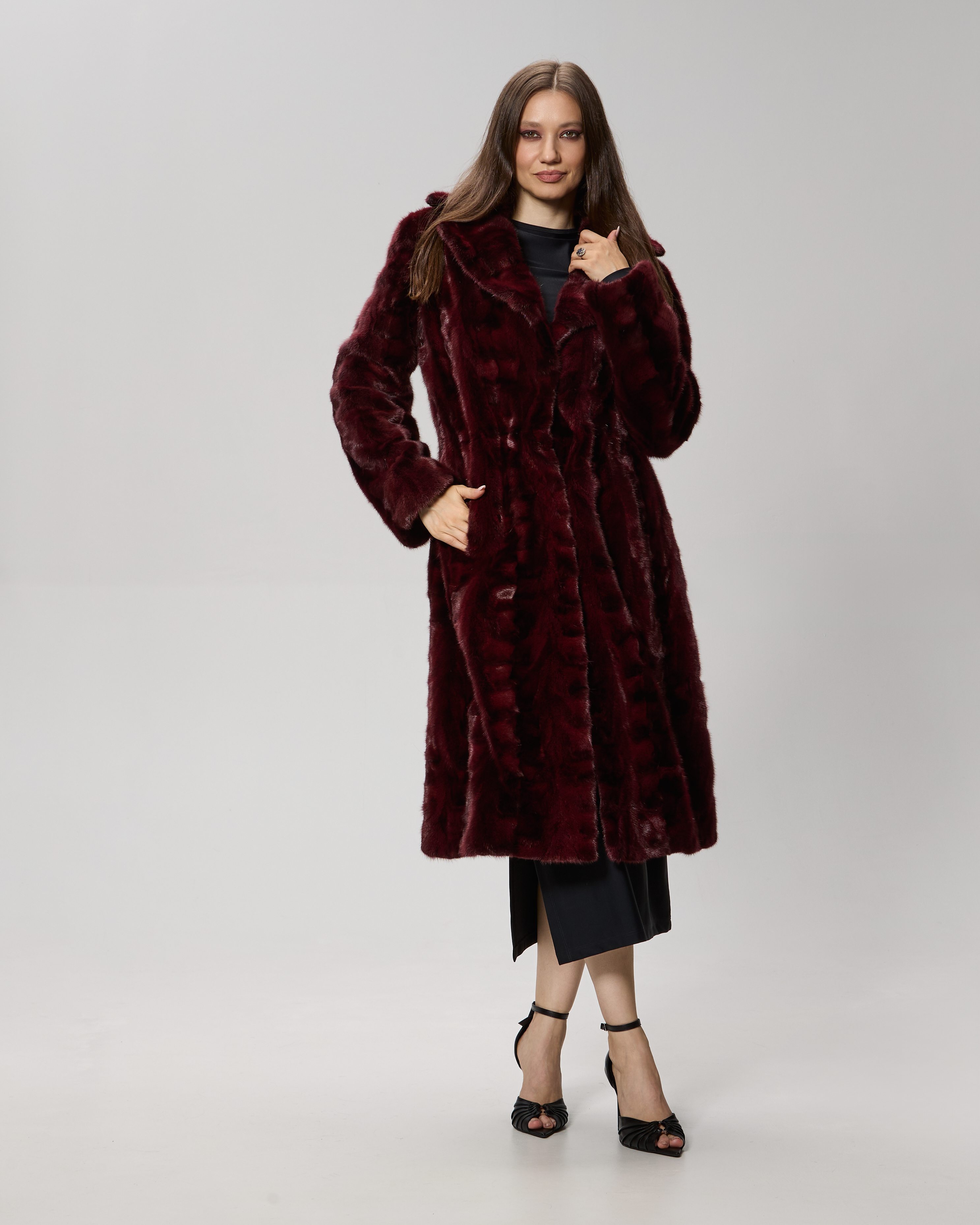 Jacheta din blana de vizon (nurca) burgundy cu rever
