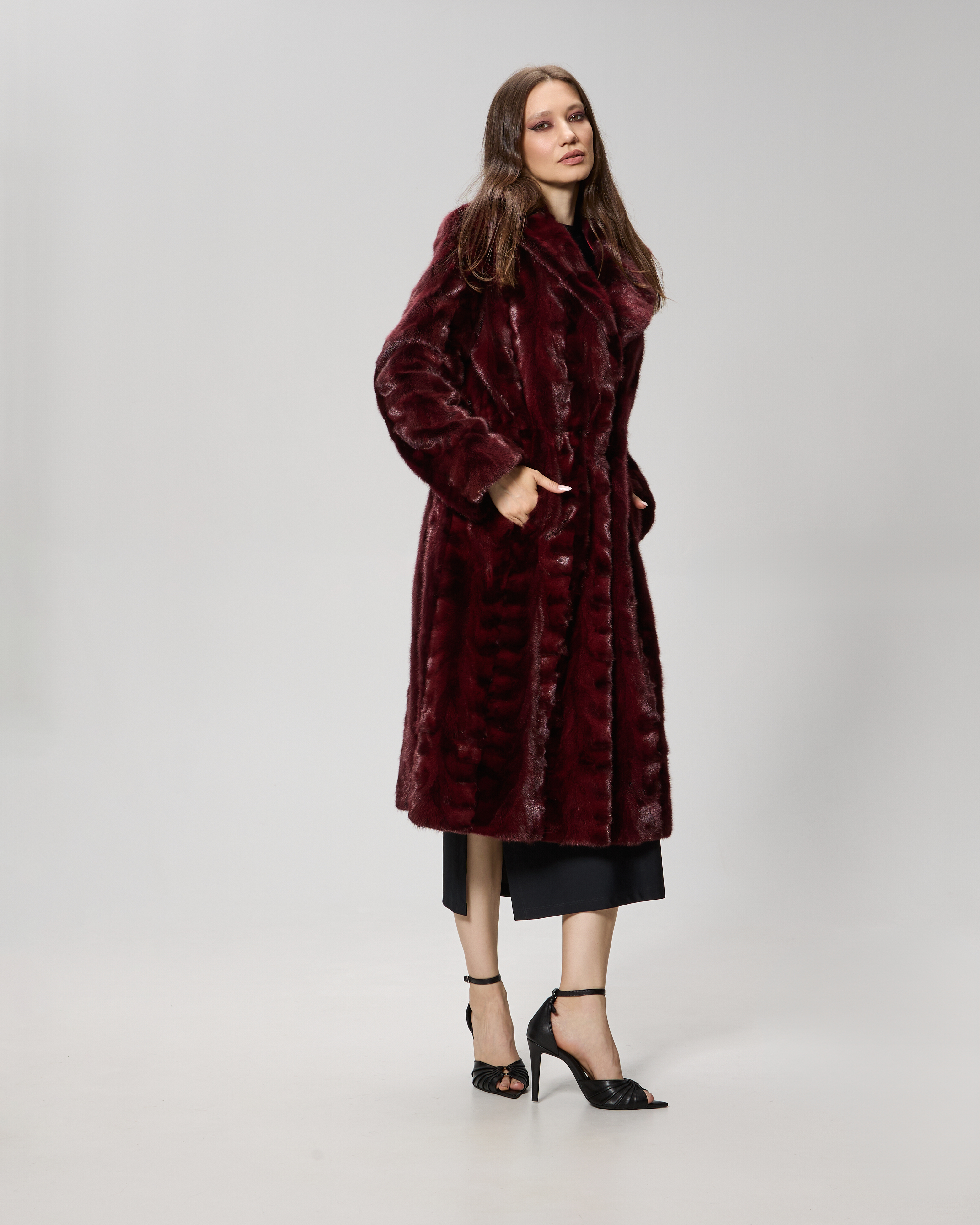 Jacheta din blana de vizon (nurca) burgundy cu rever